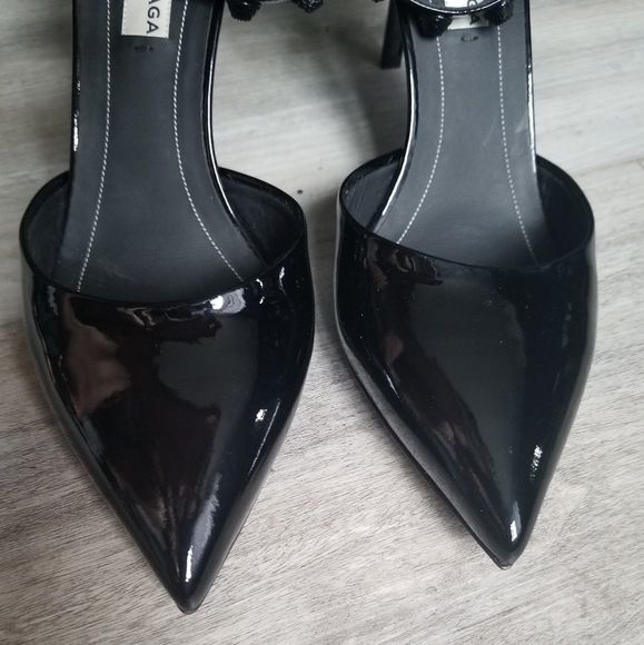 **SOLD elsewhere** black Balenciaga patent pumps - Picture 2 of 9